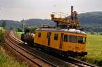 Wohl im Raum Limburg/Lahn war im August 1985 ein Bauzug der DB unterwegs.