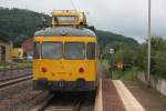 BR 701 072-1 der Eisenbahnbetriebe Mittlerer Neckar (EMN) auf der Fahrt von Kassel nach Fulda. Im Bahnhof Neukirchen wurde der Turmtriebwagen am 23.8.2010 von einer Baureihe 185 der Firma Railpool berholt.