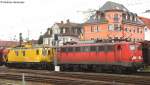 140 534-9 rangiert mit  dem Tunnelinstandhaltungsfahrzeug (TIF) 705 001-6 in Offenburg am 20.3.08