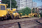 1997 lieferte Plasser & Theurer den Lichtraumprofil-Messzug 712 101  LIMEZ II  zusammen mit dem Messanhänger 713 001 an die DB. Die Aufnahme vom 17.08.1998 am Hbf. Mannheim zeigt interessante Details des Messanhängers.