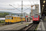 Neben Gleismesstriebzug (GMTZ) 726 002-9 der DB Netz AG steht 146 207-6 von DB Regio Baden-Württemberg als RE 4219 nach Ulm Hbf im Startbahnhof Stuttgart Hbf abweichend auf Gleis 16.