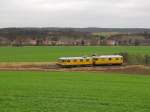 DB Netz Instandhaltung 725 002-0 + 726 002-9 als NbZ 94021 von Naumburg (S) Hbf nach Nebra, im Unstruttal bei Kleinjena; 12.03.2012