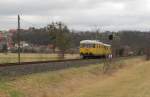 DB Netz Instandhaltung 726 002-9 + 725 002-0 als NbZ 94022 von Nebra nach Naumburg Hbf, im Unstruttal bei Zingst am 12.03.2012.