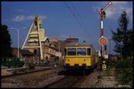 725005 war am 15.8.1989 als zug 81961 um 10.58 Uhr auf der KBS 705 nach Heidelberg unterwegs und passiert hier das Salzbergwerk in Bad Friedrichshall.