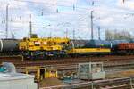 Rohde Bahnbau Eisenbahnkran am 26.02.22 in Hanau Hbf vom Bahnsteig aus fotografiert