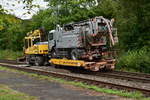 So nun ist es mir heute Mittag doch gelungen ein Bild vom LKW auf dem Tragwagen mit dem Bagger zu machen.