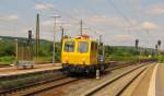 Ein MTW der DB Bahnbau Gruppe MTW auf der Fahrt in Richtung Bad Ksen, am 18.07.2013 in Naumburg (S) Hbf.