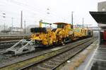 Hans Kaiser Gleisbau Plasser und Theurer Schottermaschinen am 04.12.21 in Darmstadt Hbf