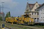 Universalschotterverteil- und Planiermaschine USP 2000 SWS von Plasser & Theurer am 30.04.2022 in Lindau.