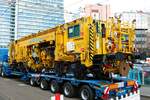 Plasser und Theurer Gleisstopfmaschine für eine Straßenbahn Baustelle am 05.03.22 in Frankfurt am Main 