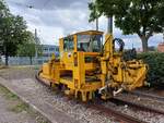 Erfurter Gleisbau Kleinstopfmaschine Unima 1 (9980 9622 002-0 D-EGB) am 05.08.2023 in der Wendeschleife an der Haltestelle Grubenstrae in Erfurt.