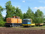 TEV 105 152-3 (ex MEG 86) + DR Gleisbaumechanik 14460, am 01.06.2019 beim Eisenbahnfest im Bw Weimar.