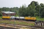 203 311 und 203 306 stehen am 29.06.13 mit einem Unkrautbekmpfungszug in Plauen/V. oberer Bahnhof.