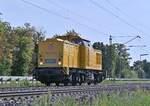 LZ 203 315-7 DB Netz Instandhaltung in Thüngersheim gen Karlstadt kommt aus dem Gegenlicht. 14.9.2021