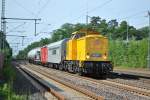 203 316-5 von DB Netz Instandhaltung durchfhrt mit dem Gefahren-Trainingszug den Bahnhof von Dreieich-Buchschlag.