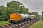 Die Diesellokomotiven 203 316-5 und 203 315-7 fahren in Laudenbach mit einem Spritzzug vorbei.Bild vom 25.5.2016