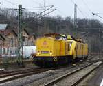 DB-DIESELLOK 203 315-7(NETZINSTANDHALTUNG)MIT 203 315 IN BETZDORF/SIEG  Vermutlich von zahlreichen Einsätzen der letzten stürmischen Wochen durchquert  203 315-7 mit 711 107 aus Richtung