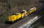 DB Netz Instandhaltung 203 308-2 vor Bauzug mit Schotterverteil- und Profiliermaschine, Schotterpflug USP 2000 SWS, KBS 880 Passau - Nrnberg, fotografiert bei Deining am 19.04.2010