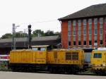 203 303-3 der DB Netz-Instandhaltung, wartet in Wrzburg-Hbf geduldig auf die Ausfahrt; 120829