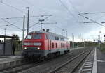 DB Fahrwegdienste 218 208-7 (92 80 1218 208-7 D-DBFWD) als Tfzf Richtung Eisenach, am 29.10.2023 in Vieselbach.