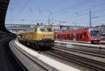 218 304-4 der Bahnbau Gruppe (BBG) wartet auf den in Ulm Hbf auf die Weiterfahrt, 02.08.11