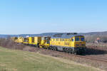 DB Bahnbau 233 493 mit Umbauzug nach Königsborn am 07.03.2021 in Dreitzsch.