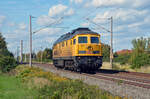 233 493 der DB Bahnbau rollte am 29.09.22 ohne Anhang durch Greppin Richtung Bitterfeld.