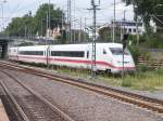 Br 410 101 fhrt in Den Mannheimer Abstellgleis ein am 24.8.2005