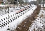 ICE-S 410 101/102 von DB Systemtechnik als Messzug setzt am 17.02.16 seine Fahrt nach einem längeren Halt vor dem ehemaligen Bahnhofsgebäude in Vehrte in Richtung Bremen fort.