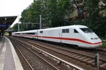 410 101-0 passiert am 2.8.2016 die S-Bahnstation Berlin Prenzlauer Allee in südlicher Richtung.