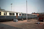 Der Stromschienenenteisungszug der Hamburger S-Bahn 730 002 am 30.04.1980 im GSB-Bw. Hamburg-Ohlsdorf.