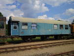 Auch ehemalige Bauzugwagen hat das Eisenbahnmuseum Gramzow im Bestand..Aufnahme vom 27.Juni 2020.