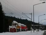 40 80 947 5 195-0 mit Schublok 218 343-2 und ein Schneepflug auf Rumfahrt am km 70,8 3.2.10   