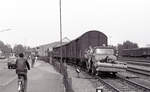 Zweiwege-Unimog Nr 1 der Fa Siemens im Einsatz am 29.04.1987. Es wurden 4 Güterwagen zum Bahnhof in Bocholt geschleppt, danach ging es -als Strassenfahrzeug- zum Werk zurück. Bild 6194.