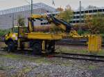 2Wegeunimog von der Firma BSB (Saugbagger & Zweiwegetechnik) mit Palfinger Kranaufbau und Hubbhne fr Oberleitungsmontagearbeiten am 31.10.2010 in Aachen West.