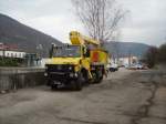 Ein Zweiwege Unimog von Strabag in Neckargemnd Bhf am 14.03.10