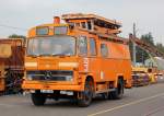 Fahrleitungs-Montagefahrzeug Typ Daimler Benz LPKO 1313 B/36 der HGK, aufgenommen beim Bahnhofsfest in Wesseling am 13.07.2013