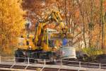 1604 ZW Atlas Zweiwegebagger bei der Arbeit im Bahnhof Hochstadt/ Marktzeuln am 05.11.2011.  