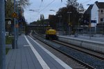 Bauarbeiten in Krefeld Oppum, die Gleise der Strecke nach Duisburg, Uerdingen sind gesperrt, der RE 11, die RB 33 und die Güterzüge werden über Gütergleise umgeleitet. Der Zweiwegebagger hat selbst am Sonntag reichlich zu tun. 6.11.2016