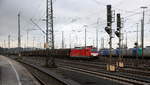 186 172-3  Ian  DB-Schenker steht in Aachen-West mit einem Güterzug aus Neuss(D) nach  Calais(F).
Aufgenommen vom Bahnsteig in Aachen-West. 
Am Kalten Nachmittag vom 16.12.2017.