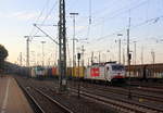 186 150 von Crossrail steht in Aachen-West mit einem langen MSC-Containerzug aus Antwerpen-Krommenhoek(B) nach Germersheim(D).
Aufgenommen vom Bahnsteig in Aachen-West. 
Bei schönem Herbstwetter am Nachmittag vom 20.10.2018. 