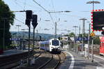 RE 18 der Arriva DB aus Maastricht kommt im Aachener Hauptbahnhof am heißen 25. Juli an.