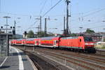 BR 146 006 bringt den Rhein-Sieg-Express (RE 9) an den Bahnsteig zur Abfahrt nach Siegen im Aachener Hbf. 25. Juli 2019.