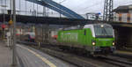 193 827-3 von Flixtrain rangiert in Aachen-Hbf.
Aufgenommen vom Bahnsteig 6 vom Aachen-Hbf. 
Bei Regenwetter am Nachmittag vom 22.12.2019.