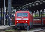 120 207-6 steht mit der RE10921 nach Siegen bereit in Aachen Hbf, 22.4.11