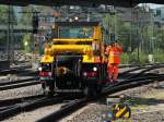 Der Zweiwegeunimog (U400) der im Aachener Hbf als Rangierfahrzeug eingesetzt wird von hinten. Hier am 03.05.2011 unter der Burtscheider Brcke.