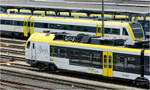 Schwarz-Gelb - 

Drei Triebwagen in den Landesfarben Baden-Württembergs im Hauptbahnhof Aalen.

25.07.2024 (M)