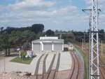 Im nördlichen Bahnhofsbereich von Angermünde befindet sich die Fahrleitungsmeisterei. Aufgenommen am 11.August 2019 von der Straßenbrücke.