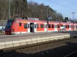 S12 nach Dren ber Siegburg - Kln HBF - Horrem wartet am 24. Februar 2006 auf Gleis 3, planmige Abfahrt 11.20 Uhr