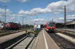 Die Aufnahme entstand am 29.08.09 und zeigt den Augsburger Hbf mit dem dort wartenden Lirex - als RE nach Mnchen. Rechts noch die vor sich her dsende 218 478-7. Da der Bahnhof ein besonderer Geruch ausstrahlt, den man normalerweise nur im S/U-Bahnbereich entnehmen kann, gab es so gesehen nicht nur sehenswertes, sondern auch was fr die Nase. Letztendlich kam die Eisenbahnatmosphre nicht zu kurz!!;)